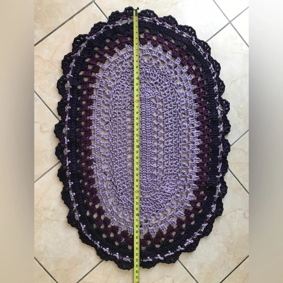 Handmade crochet rug. - Picture 6 of 6